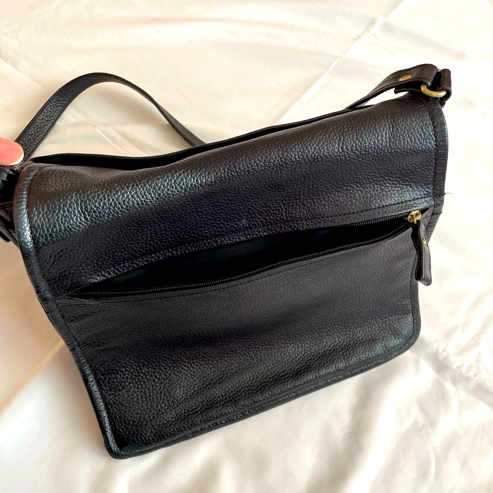 Liz Claiborne Black Leather Crossbody Shoulder Bag - Picture 5 of 14
